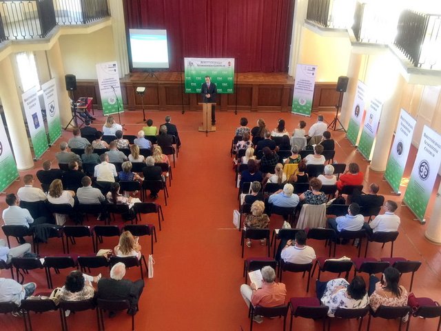 A szakképzési intézményrendszer átfogó fejlesztése 16